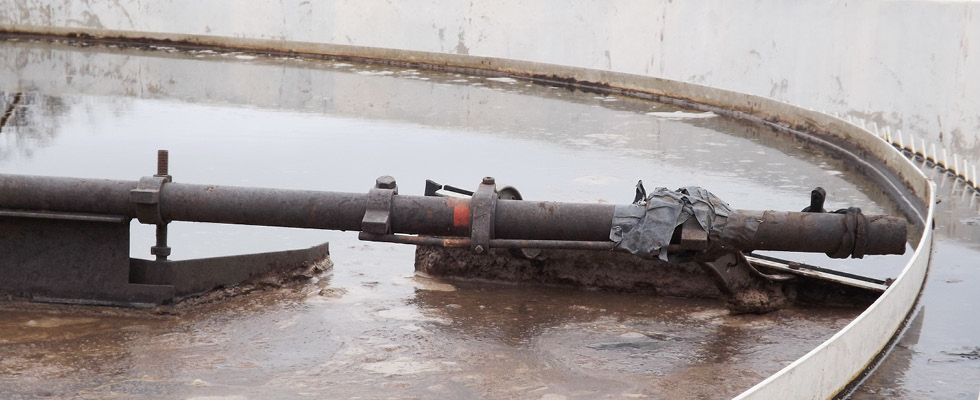 IMAGE 1: Corroded skimmer blade before repair and retrofit services (Images courtesy of Rebuild-it)